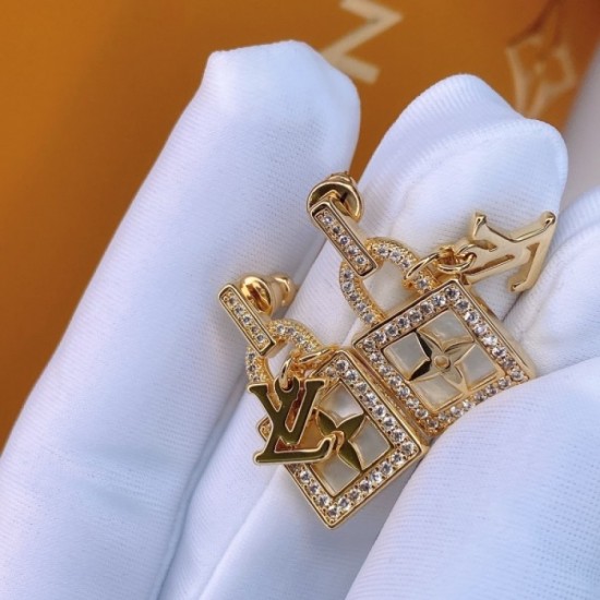 Novel style earrings 2023SS LOUIS VUITTON Louis Vuitton Novel style earrings 2023SS LOUIS VUITTON Louis Vuitton